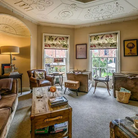 Darwins Townhouse-3